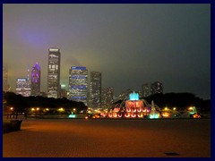 Skyline from Grant Park 20 - Buckingham Fountain and skyscrapers before the storm